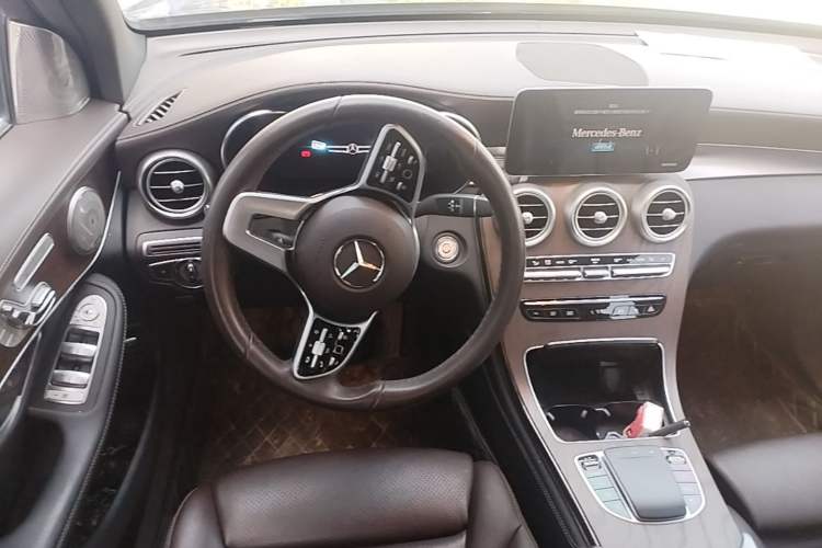 Used Mercedes-Benz GLC 2020 Facelifted GLC 260 L 4MATIC Dynamic Edition Steering Wheel