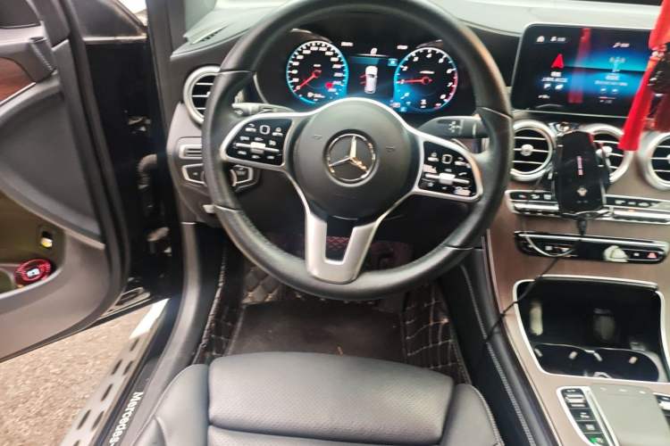 Used Mercedes-Benz GLC 2020 GLC 300 L 4MATIC Luxury Model Steering Wheel