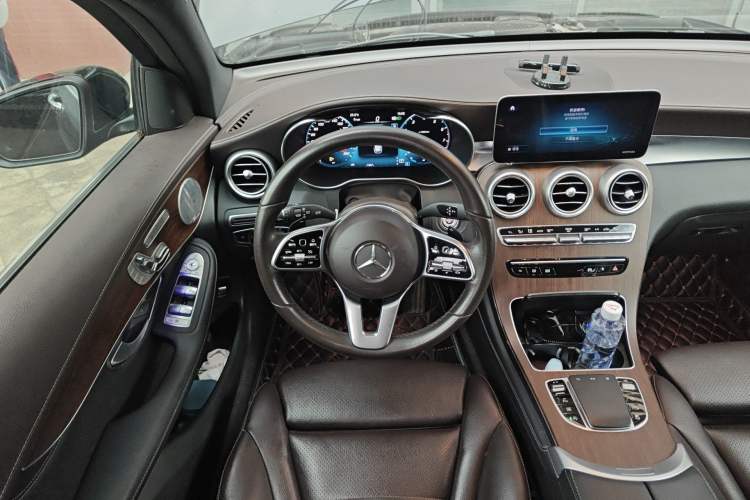 Used Mercedes-Benz GLC 2020 GLC 300 L 4MATIC Luxury Model Steering Wheel