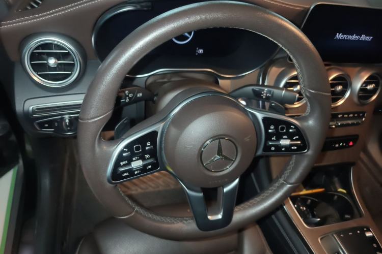 Used Mercedes-Benz GLC 2020 Facelift GLC 260 L 4MATIC Luxury Edition Steering Wheel