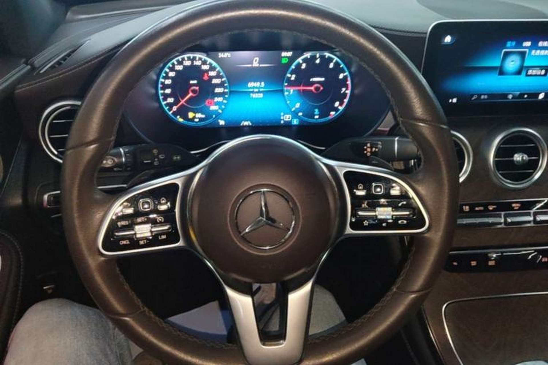 Used Mercedes-Benz GLC 2020 Facelift GLC 300 L 4MATIC Dynamic Edition Steering Wheel