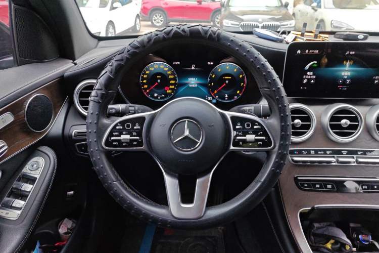 Used Mercedes-Benz GLC 2020 Facelift GLC 260 L 4MATIC Luxury Edition Steering Wheel