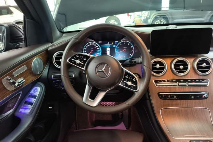 Used Mercedes-Benz GLC 2020 GLC 300 L 4MATIC Luxury Model Steering Wheel