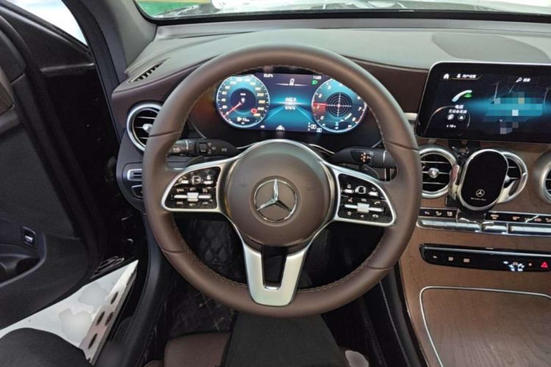 Used Mercedes-Benz GLC 2020 Facelift GLC 300 L 4MATIC Dynamic Edition Steering Wheel