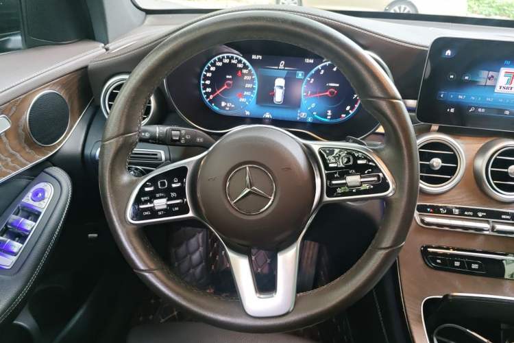 Used Mercedes-Benz GLC 2020 GLC 300 L 4MATIC Dynamic Edition Steering Wheel