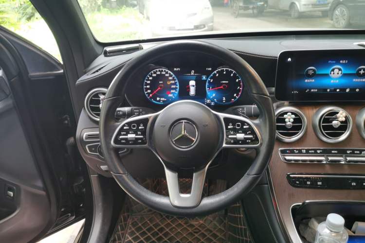 Used Mercedes-Benz GLC 2020 Facelift GLC 260 L 4MATIC Luxury Edition Steering Wheel
