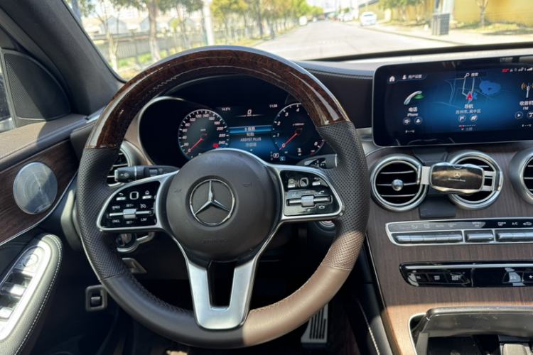 Used Mercedes-Benz GLC 2020 GLC 300 L 4MATIC Luxury Model Steering Wheel