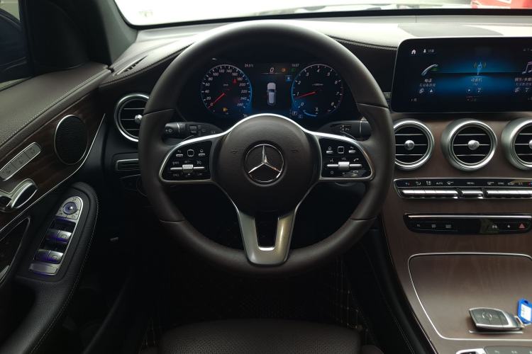 Used Mercedes-Benz GLC 2020 Facelift GLC 260 L 4MATIC Luxury Edition Steering Wheel