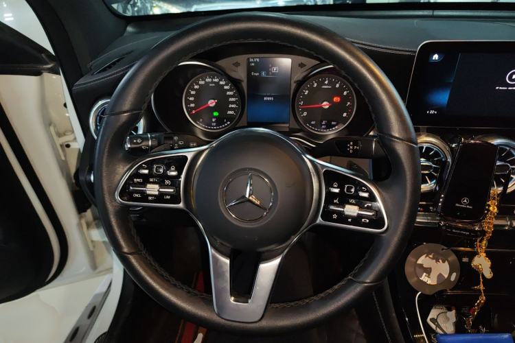 Used Mercedes-Benz GLC 2020 GLC 260 L 4MATIC Dynamic Model Steering Wheel