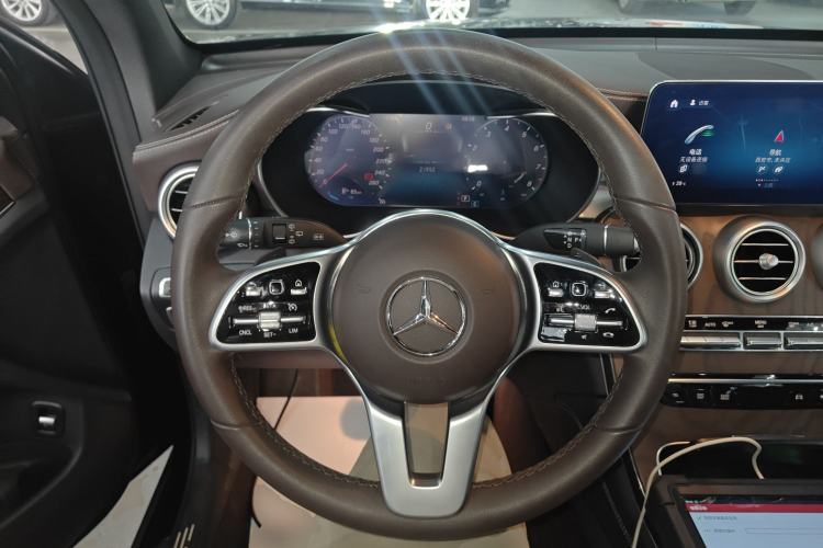 Used Mercedes-Benz GLC 2020 Facelift GLC 260 L 4MATIC Luxury Edition Steering Wheel