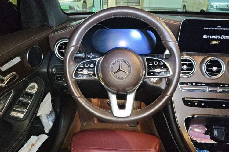 Used Mercedes-Benz GLC 2020 Facelift GLC 260 L 4MATIC Luxury Edition Steering Wheel