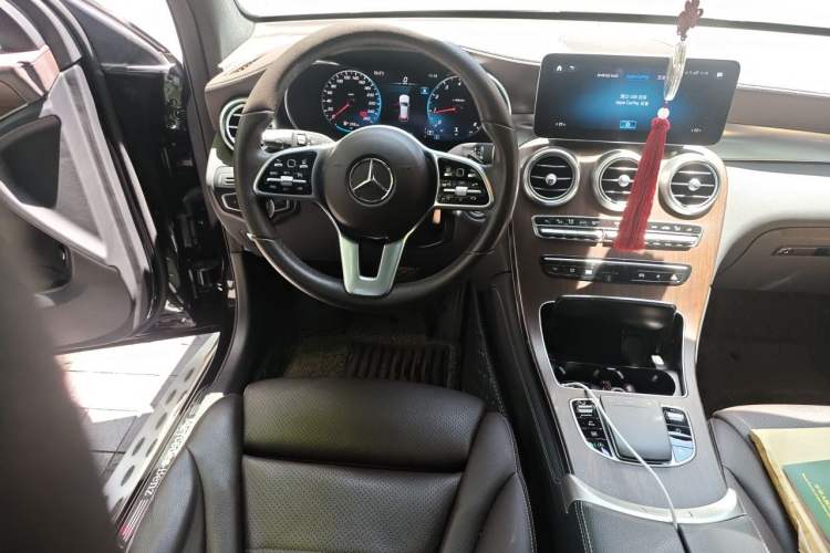 Used Mercedes-Benz GLC 2020 Facelifted GLC 300 L 4MATIC Luxury Edition Steering Wheel