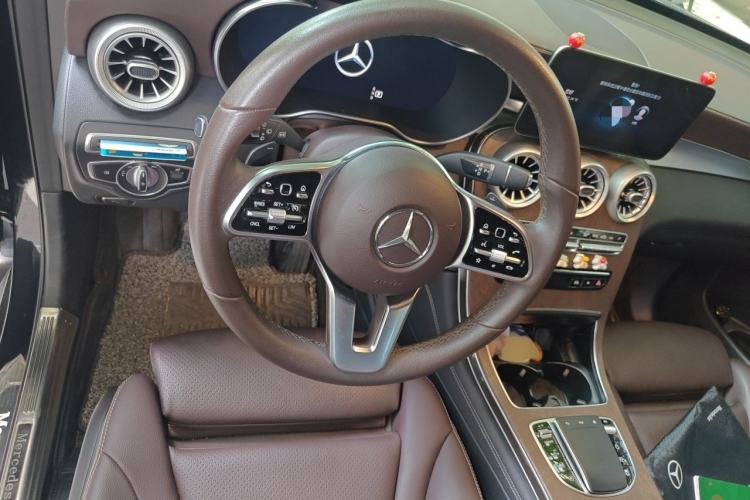 Used Mercedes-Benz GLC 2020 Facelift GLC 260 L 4MATIC Luxury Edition Steering Wheel