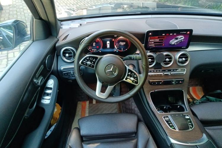 Used Mercedes-Benz GLC 2020 Facelift GLC 260 L 4MATIC Luxury Edition Steering Wheel