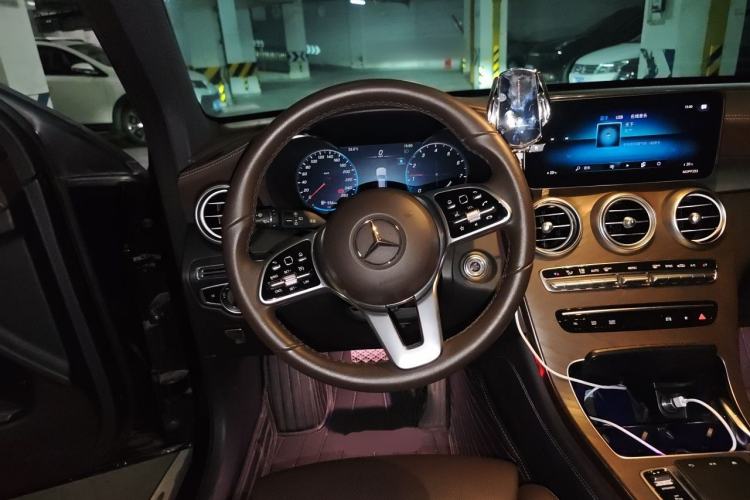 Used Mercedes-Benz GLC 2020 GLC 260 L 4MATIC Luxury Model Steering Wheel