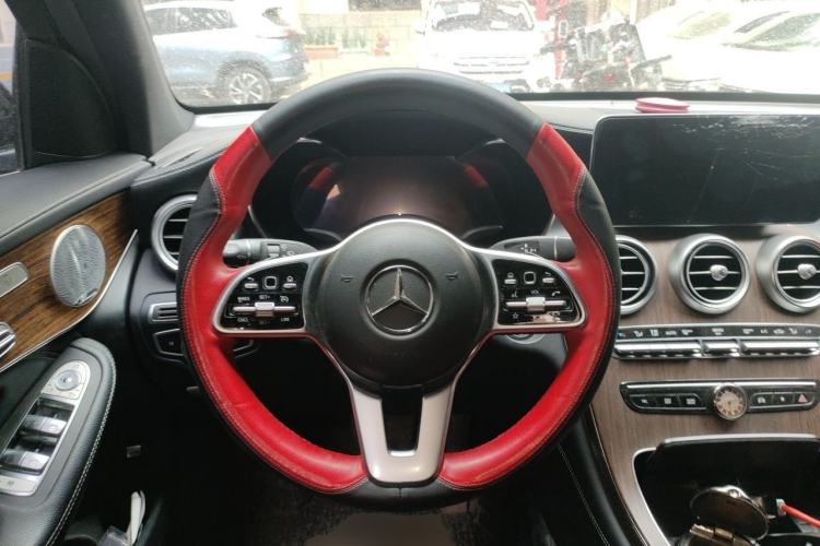 Used Mercedes-Benz GLC 2020 GLC 300 L 4MATIC Luxury Model Steering Wheel
