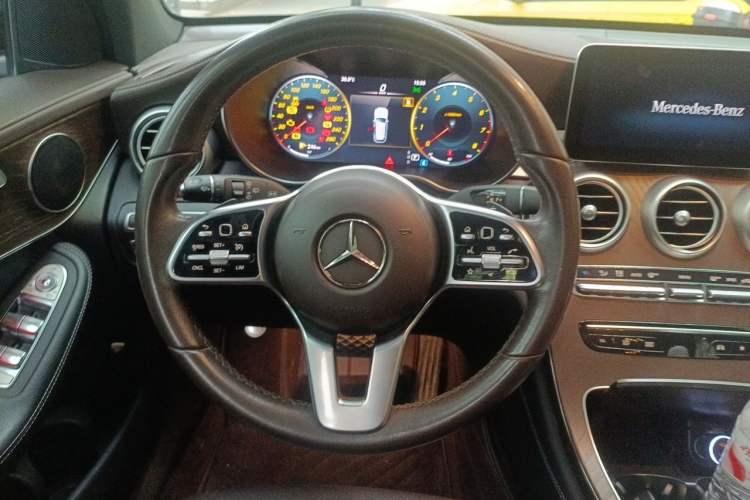 Used Mercedes-Benz GLC 2020 Facelift GLC 260 L 4MATIC Luxury Edition Steering Wheel