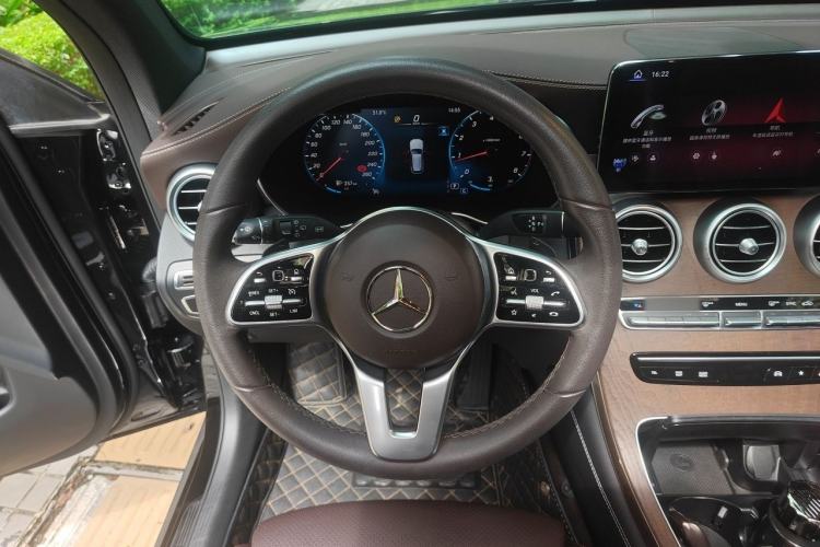 Used Mercedes-Benz GLC 2020 Facelift GLC 260 L 4MATIC Luxury Edition Steering Wheel