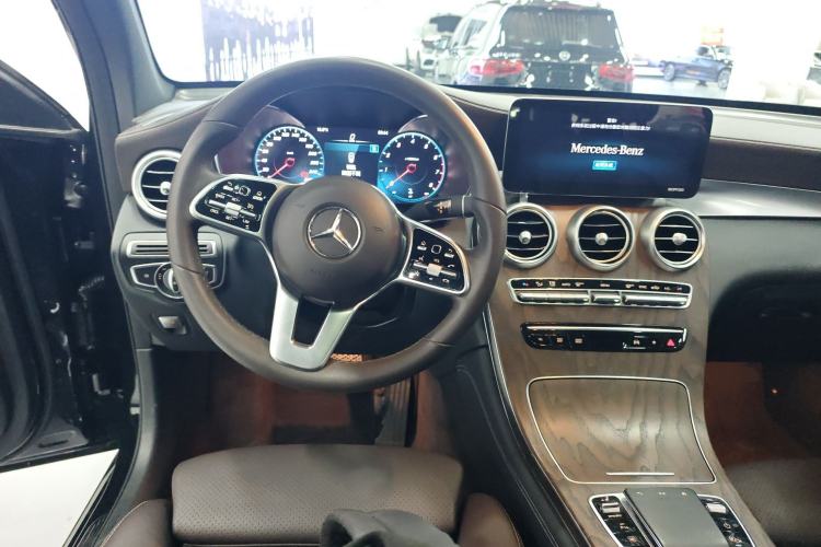 Used Mercedes-Benz GLC 2020 Facelift GLC 260 L 4MATIC Luxury Edition Steering Wheel