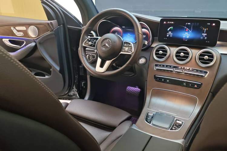 Used Mercedes-Benz GLC 2020 GLC 260 L 4MATIC Luxury Model Steering Wheel