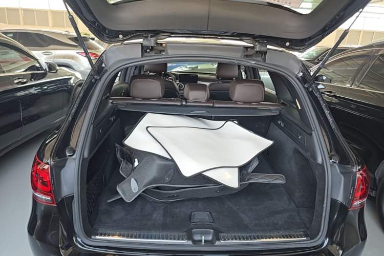 Used Mercedes-Benz GLC 2020 Facelift GLC 300 L 4MATIC Dynamic Edition Trunk