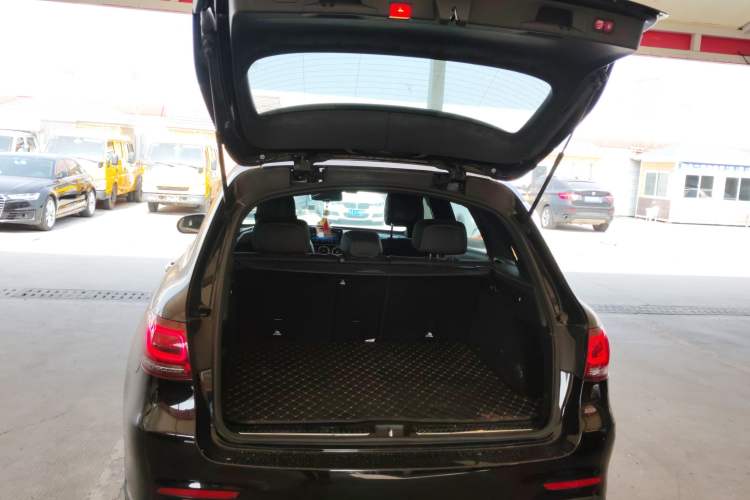 Used Mercedes-Benz GLC 2020 GLC 300 L 4MATIC Dynamic Edition Trunk