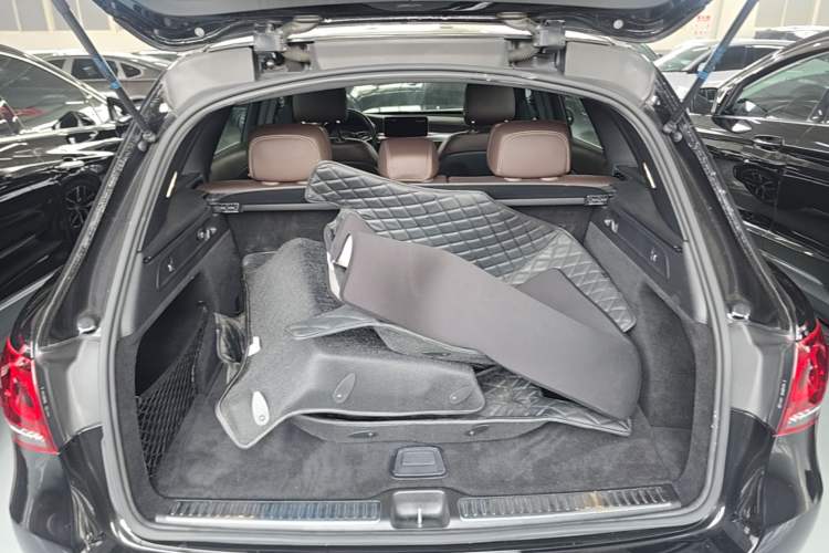 Used Mercedes-Benz GLC 2020 Facelift GLC 300 L 4MATIC Dynamic Edition Trunk