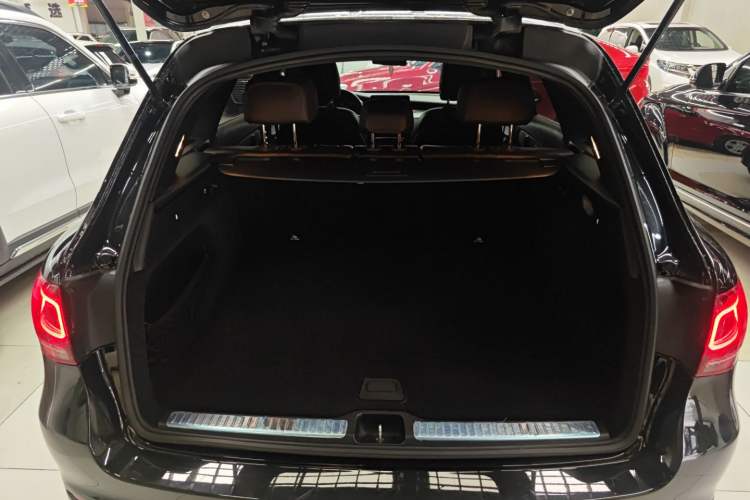 Used Mercedes-Benz GLC 2020 Facelifted GLC 260 L 4MATIC Dynamic Edition Trunk