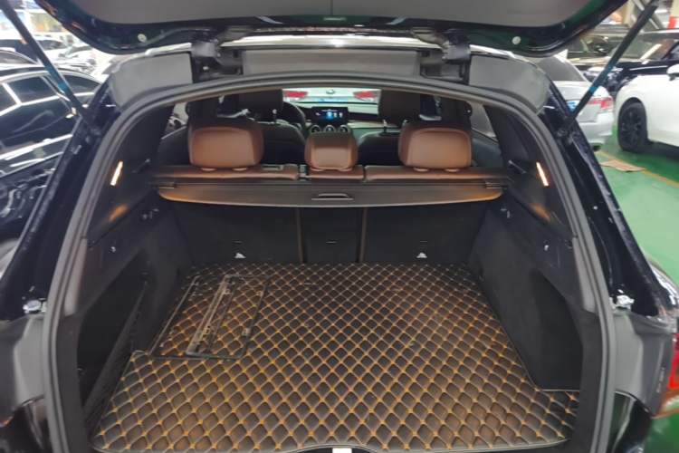 Used Mercedes-Benz GLC 2020 Facelift GLC 300 L 4MATIC Dynamic Edition Trunk