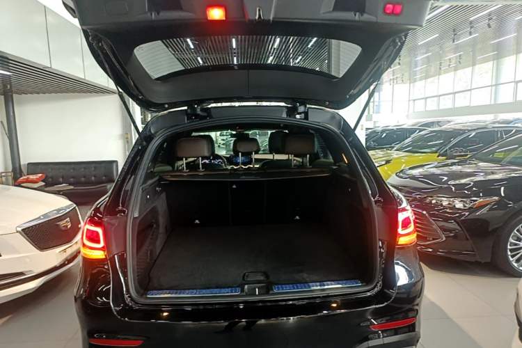 Used Mercedes-Benz GLC 2020 Facelift GLC 260 L 4MATIC Luxury Edition Trunk
