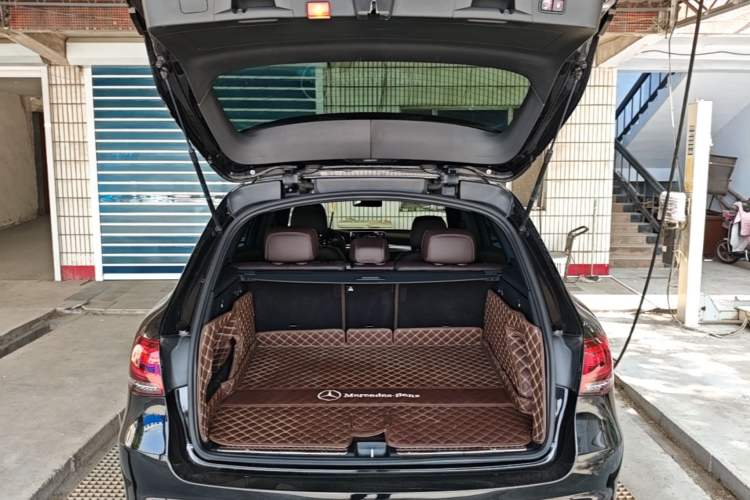 Used Mercedes-Benz GLC 2020 Facelift GLC 300 L 4MATIC Dynamic Edition Trunk