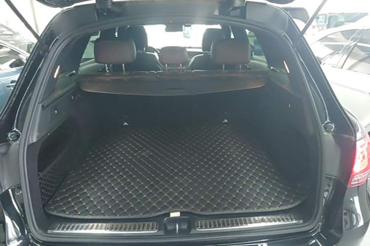 Used Mercedes-Benz GLC 2020 Facelift GLC 300 L 4MATIC Dynamic Edition Trunk
