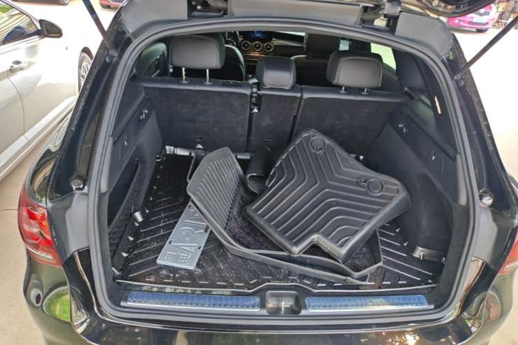 Used Mercedes-Benz GLC 2020 Facelift GLC 300 L 4MATIC Dynamic Edition Trunk