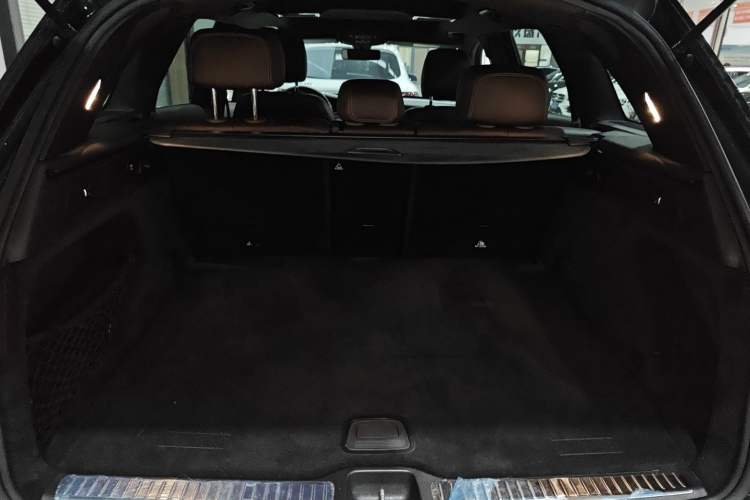 Used Mercedes-Benz GLC 2020 Facelift GLC 260 L 4MATIC Luxury Edition Trunk