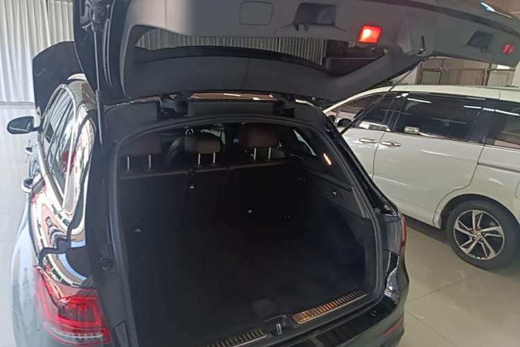 Used Mercedes-Benz GLC 2020 Facelift GLC 300 L 4MATIC Dynamic Edition Trunk