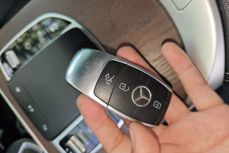 Used Mercedes-Benz GLC 2020 Facelift GLC 260 L 4MATIC Luxury Edition Vehicle Key