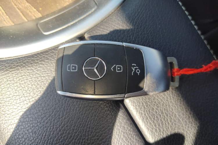 Used Mercedes-Benz GLC 2020 Facelift GLC 260 L 4MATIC Luxury Edition Vehicle Key