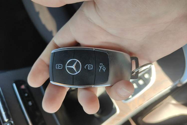 Used Mercedes-Benz GLC 2020 Facelift GLC 260 L 4MATIC Luxury Edition Vehicle Key