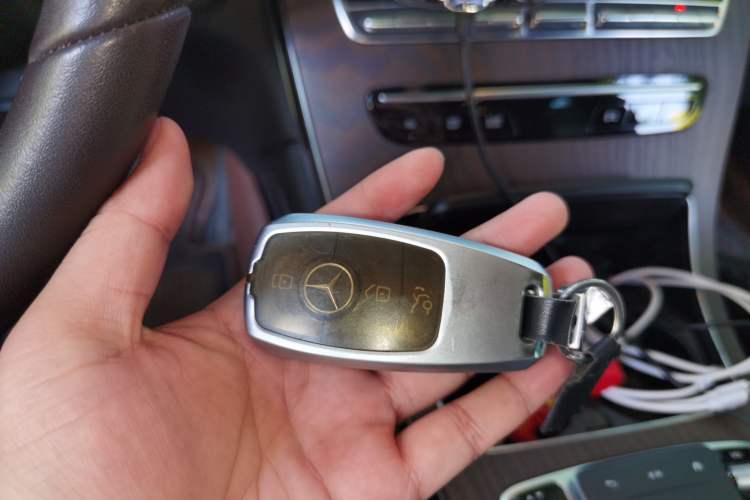 Used Mercedes-Benz GLC 2020 Facelift GLC 260 L 4MATIC Luxury Edition Vehicle Key
