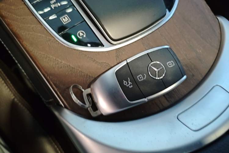 Used Mercedes-Benz GLC 2020 GLC 260 L 4MATIC Luxury Model Vehicle Key