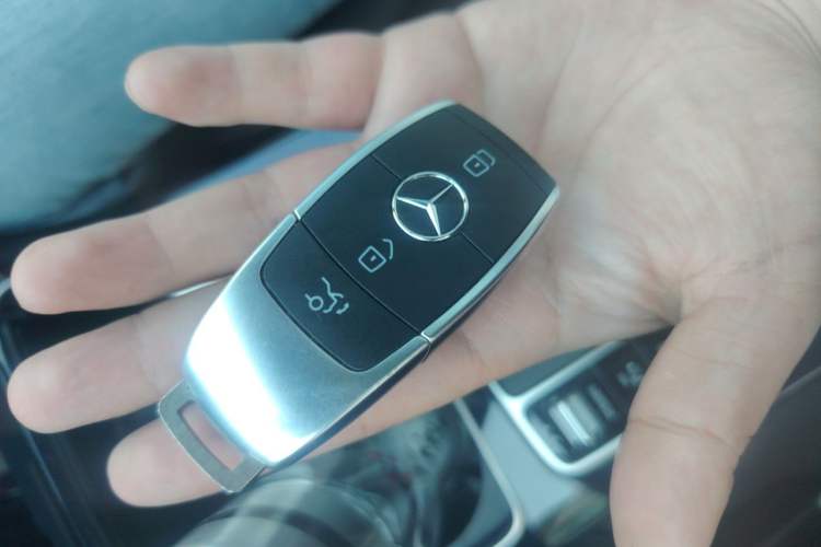 Used Mercedes-Benz GLC 2020 Facelifted GLC 260 L 4MATIC Dynamic Edition Vehicle Key