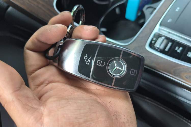 Used Mercedes-Benz GLC 2020 Facelift GLC 260 L 4MATIC Luxury Edition Vehicle Key