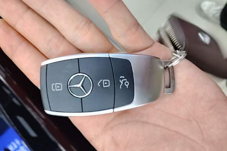 Used Mercedes-Benz GLC 2020 Facelift GLC 260 L 4MATIC Luxury Edition Vehicle Key
