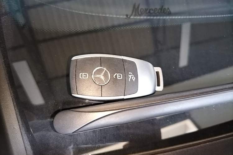 Used Mercedes-Benz GLC 2020 GLC 260 L 4MATIC Dynamic Model Vehicle Key