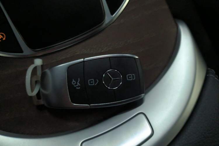 Used Mercedes-Benz GLC 2020 GLC 260 L 4MATIC Luxury Model Vehicle Key
