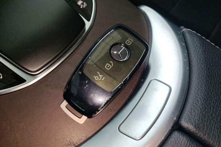 Used Mercedes-Benz GLC 2020 Facelift GLC 260 L 4MATIC Luxury Edition Vehicle Key