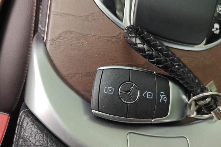 Used Mercedes-Benz GLC 2020 GLC 260 L 4MATIC Luxury Model Vehicle Key