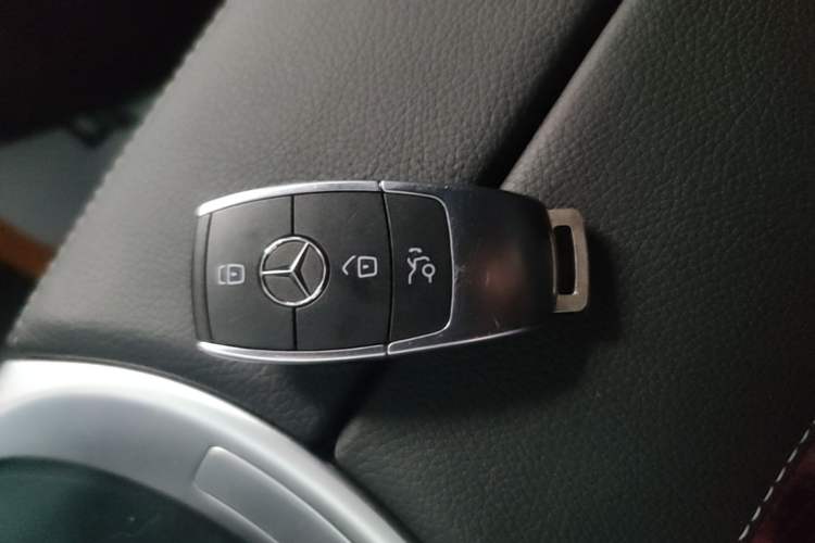 Used Mercedes-Benz GLC 2020 GLC 260 L 4MATIC Dynamic Model Vehicle Key