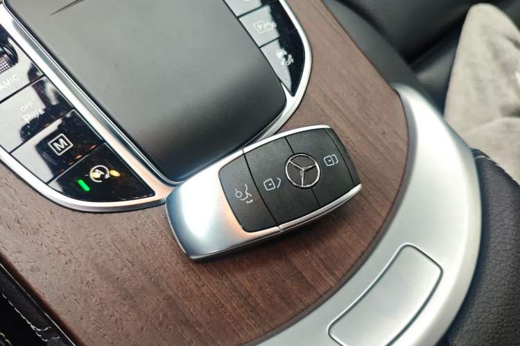 Used Mercedes-Benz GLC 2020 GLC 300 L 4MATIC Luxury Model Vehicle Key