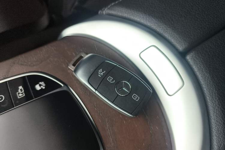 Used Mercedes-Benz GLC 2020 GLC 260 L 4MATIC Luxury Model Vehicle Key